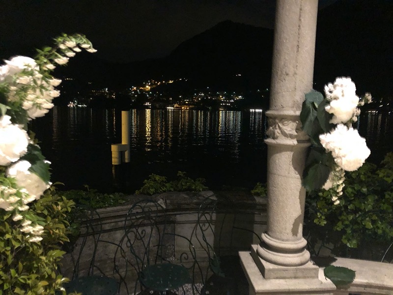 cena-romantica-vista-lago